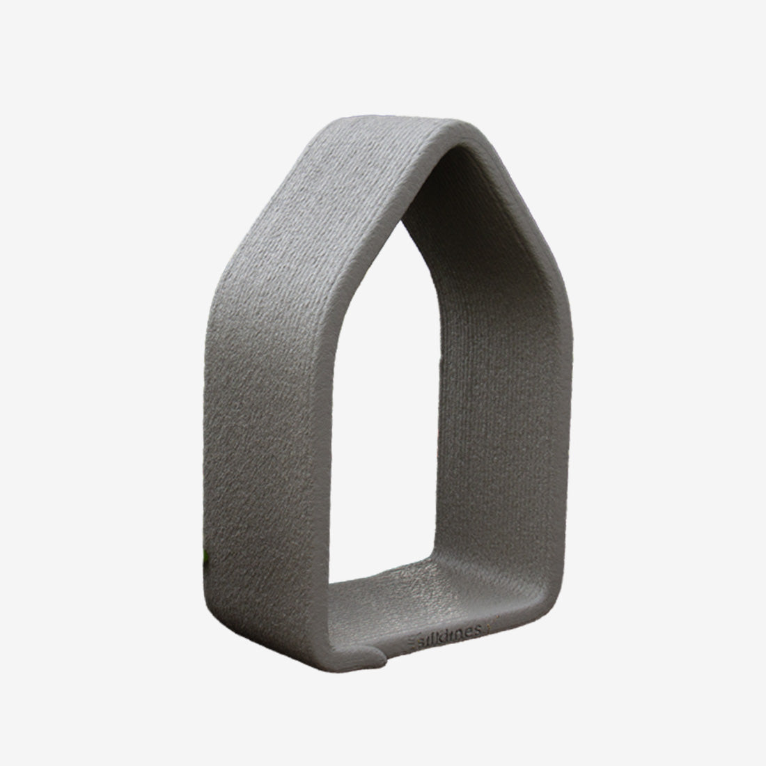 huisje-middel-bijenhotel-3d-geprint-beton_silklines